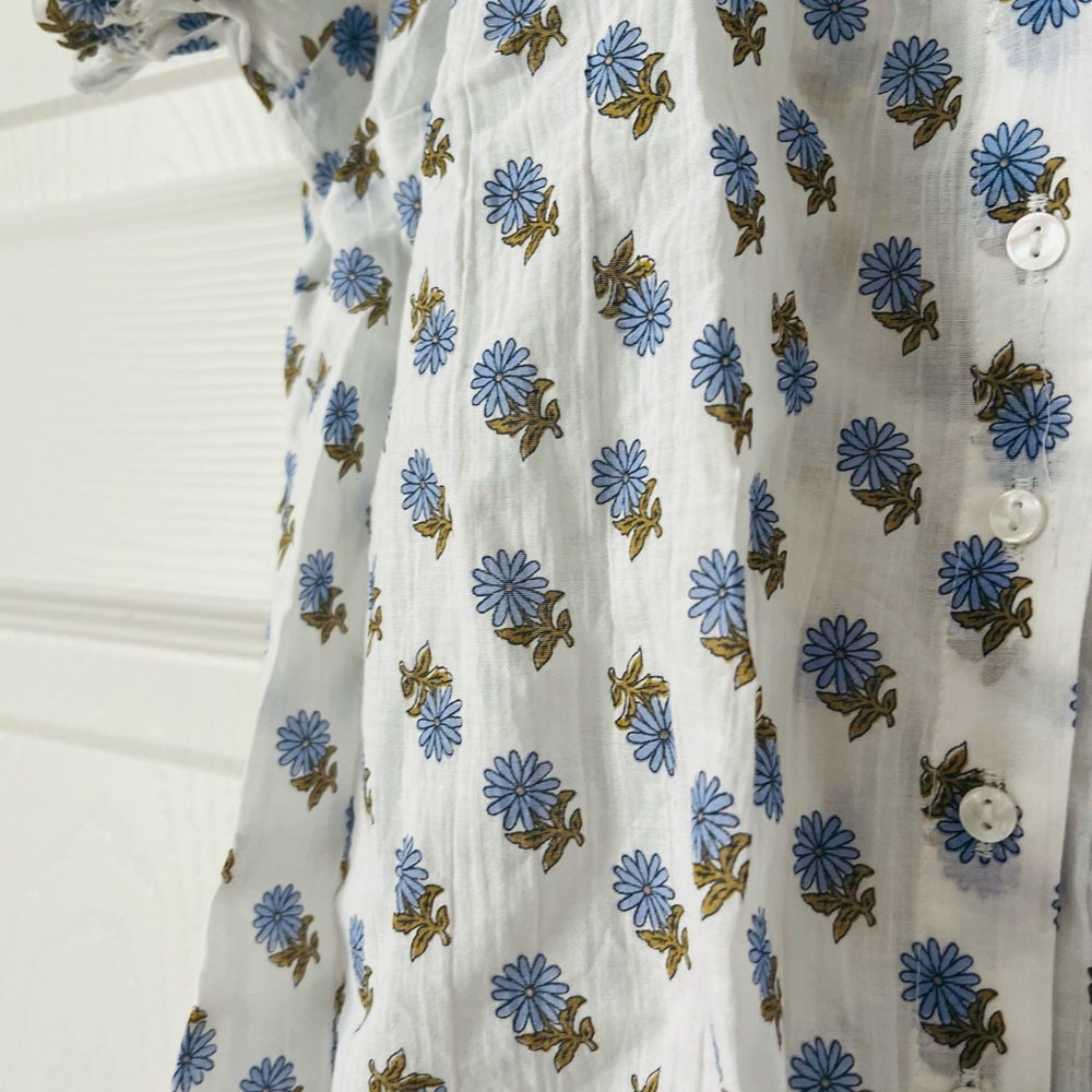100% Cotton Floral White and Blue Blouse with Peter Pan Collar - Picture 2 of 4